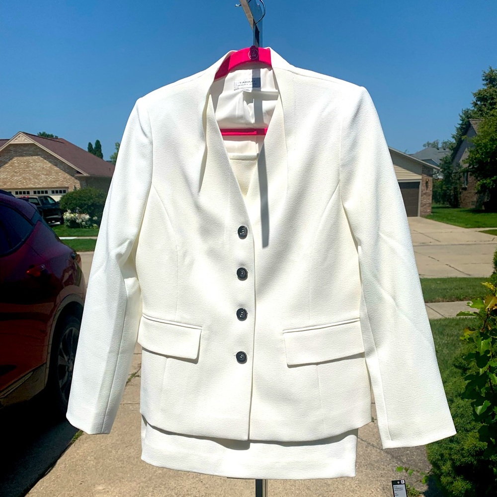 Ivory Tahari Suit